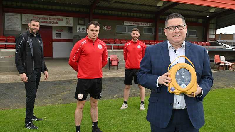 NIFL to supply Ballyclare Comrades with new defibrillator