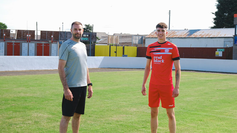 Ciaran Heggarty signs for the Comrades!